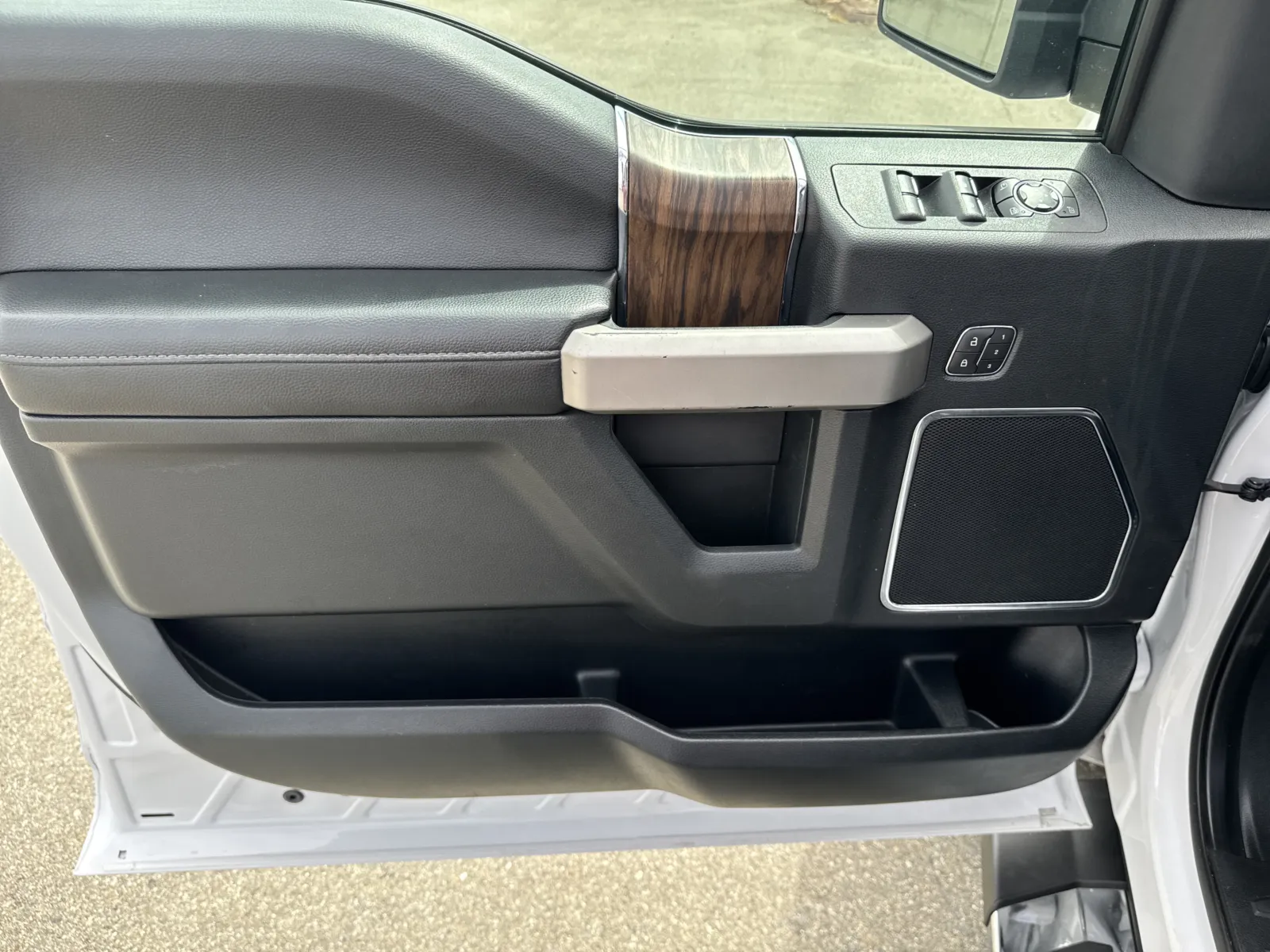 Ford F-150 photo 12