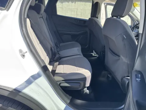 White 2022 Ford Escape SE Hybrid for sale in Redding, CA