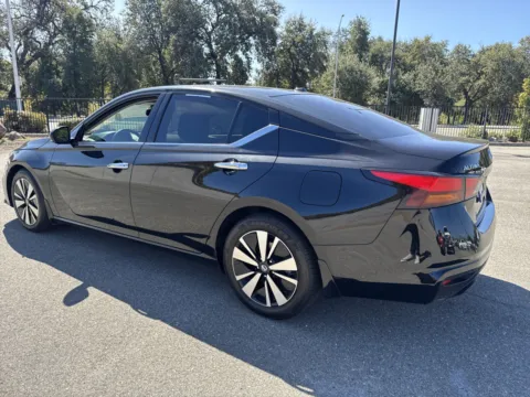 More photos of 2019 Nissan Altima 2.5 SV at Park Marina Motors, CA