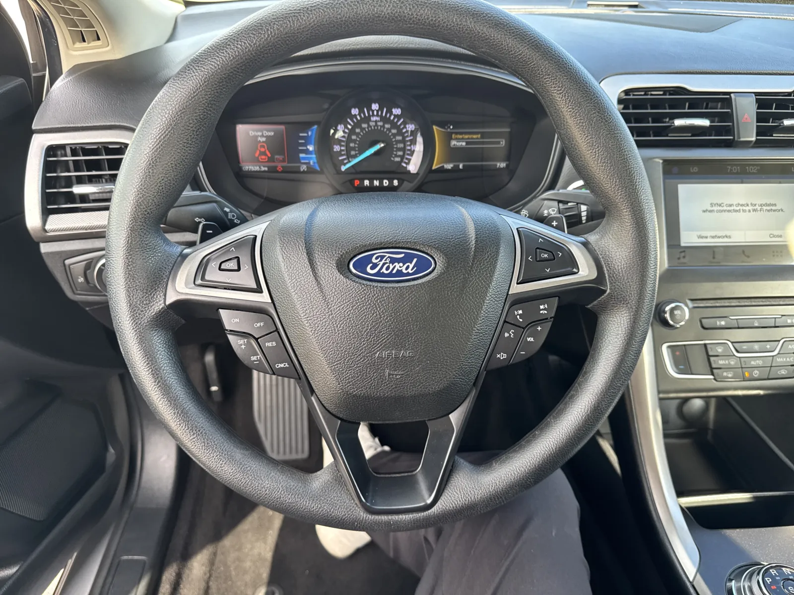 Ford Fusion photo 17
