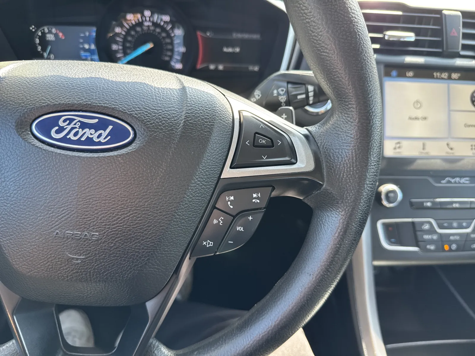 Ford Fusion photo 19