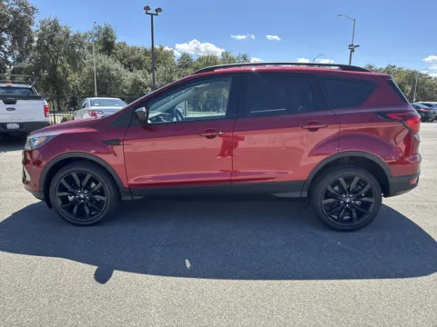 More photos of 2019 Ford Escape SE at Park Marina Motors, CA