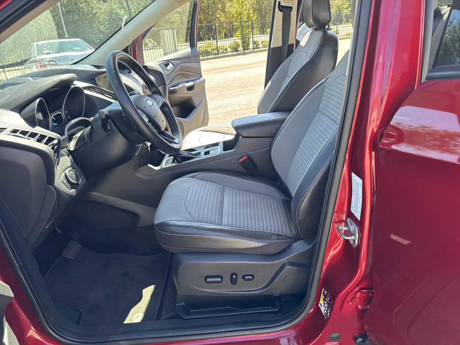 Ford Escape photo 10