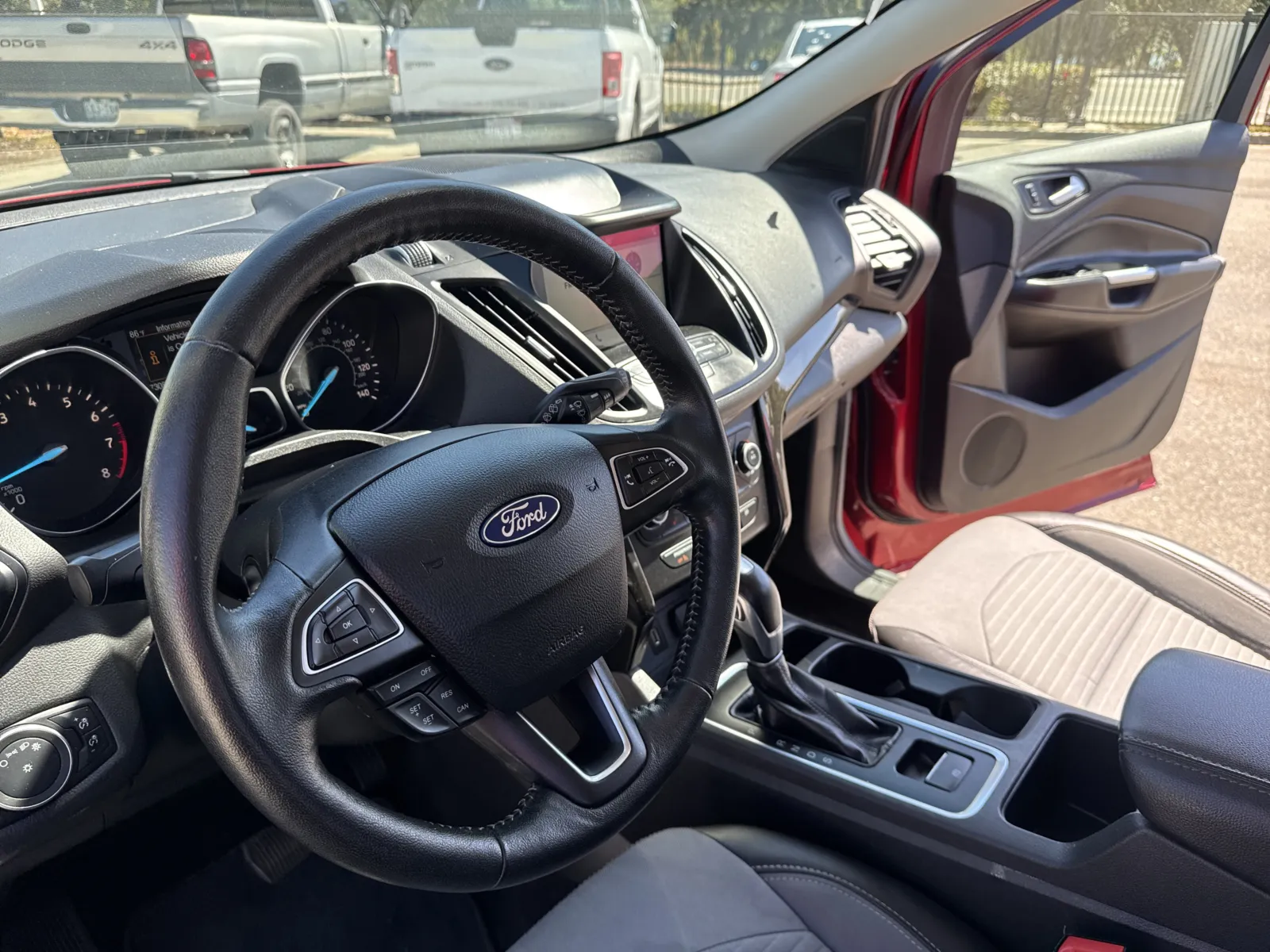 Ford Escape photo 9