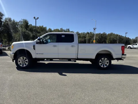 More photos of 2017 Ford Super Duty F-350 SRW Lariat at Park Marina Motors, CA