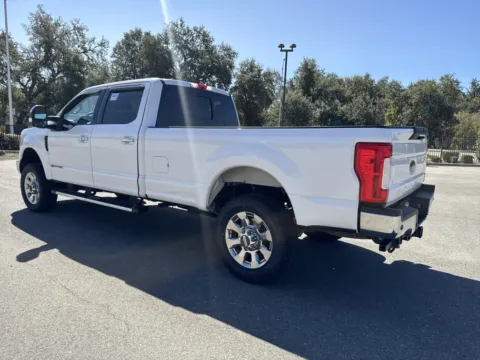 More photos of 2017 Ford Super Duty F-350 SRW Lariat at Park Marina Motors, CA