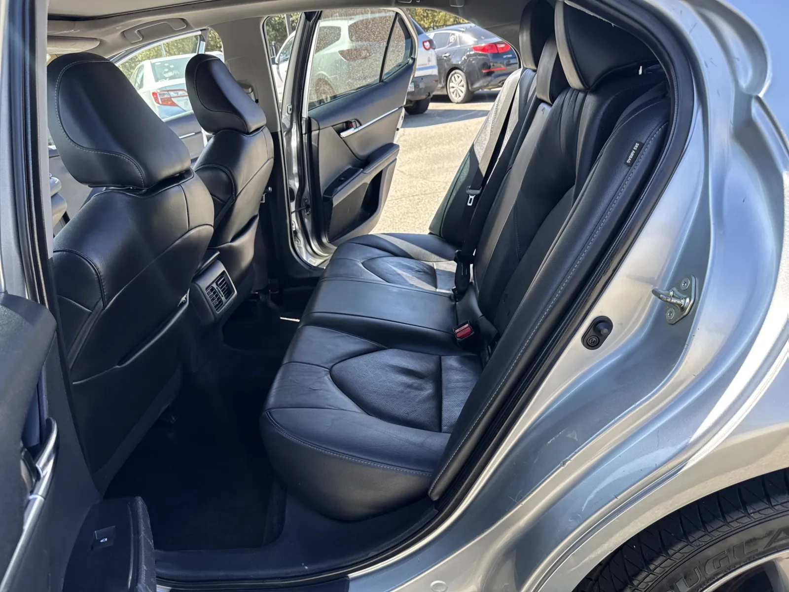 Toyota Camry photo 11