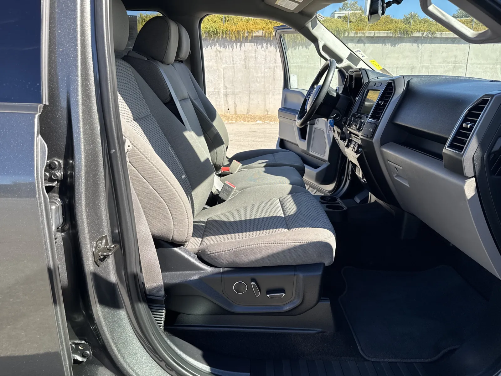 Ford F-150 photo 14