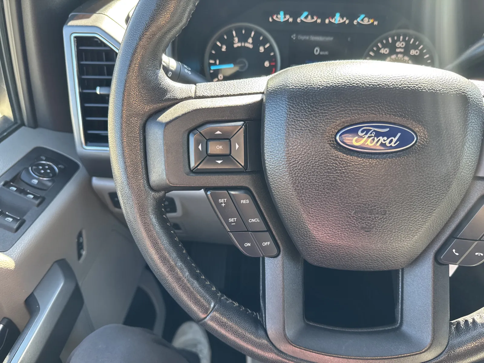 Ford F-150 photo 18