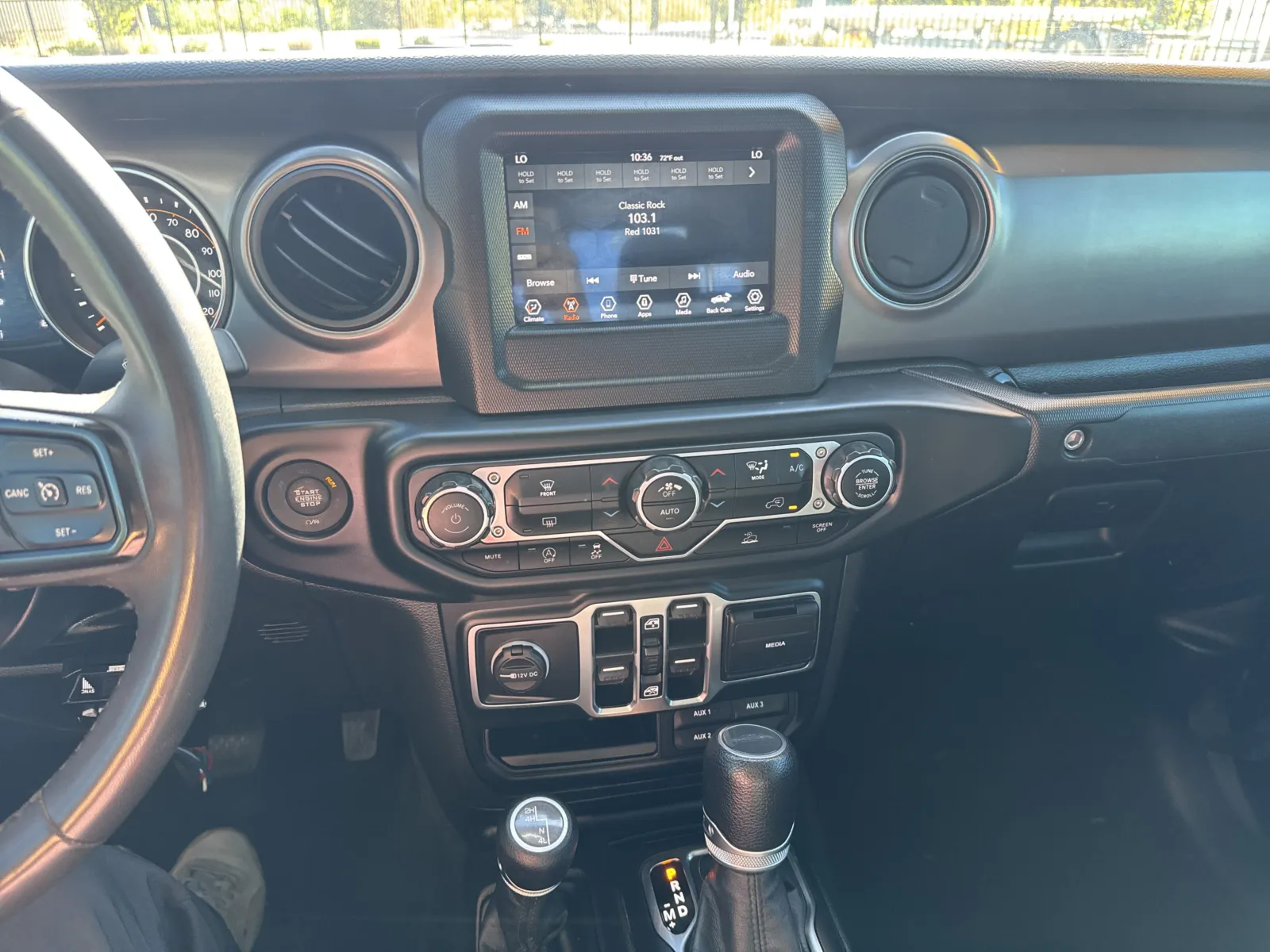 Jeep Gladiator photo 21