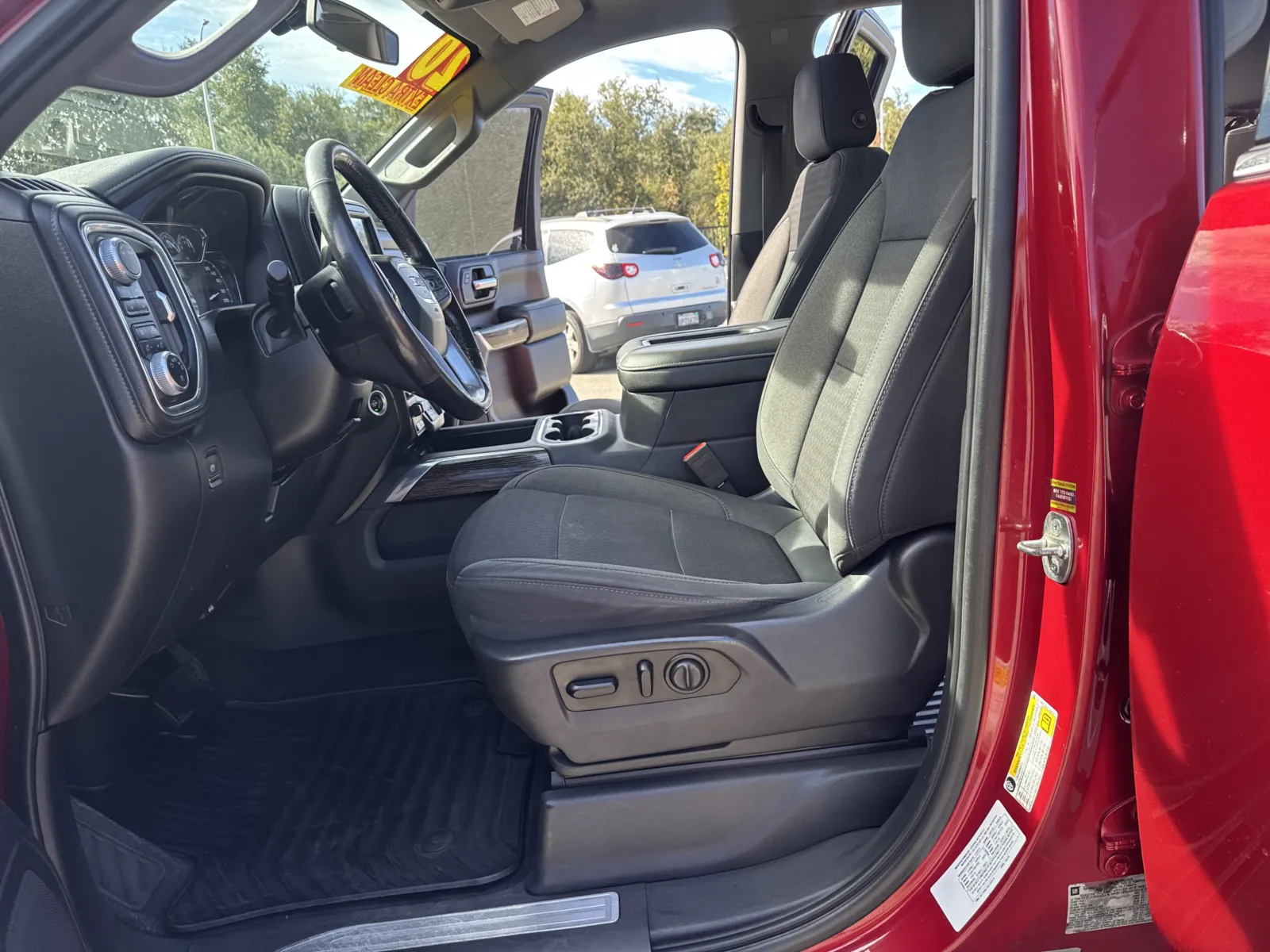 GMC Sierra photo 10