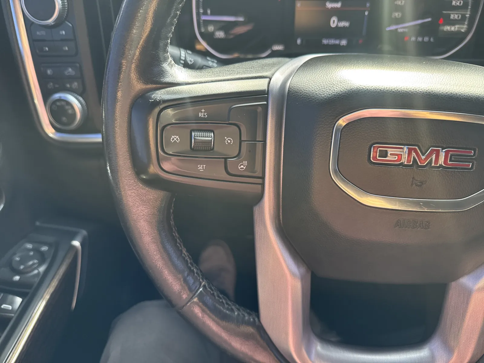 GMC Sierra photo 18