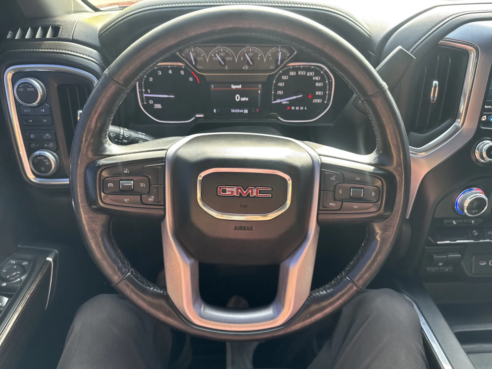 GMC Sierra photo 17