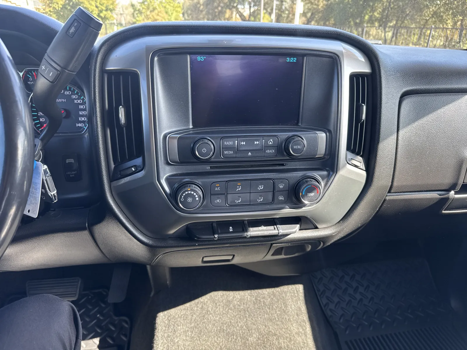 Chevrolet Silverado photo 21