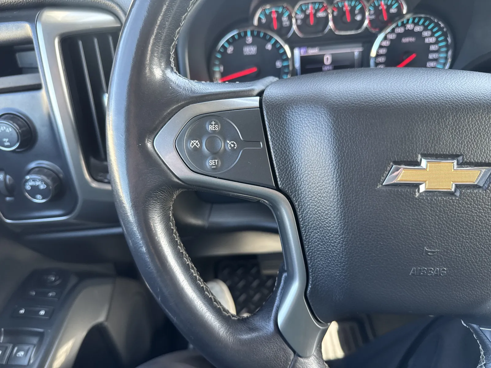 Chevrolet Silverado photo 18