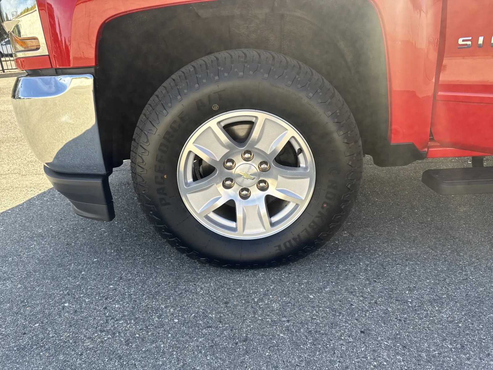 Chevrolet Silverado photo 24