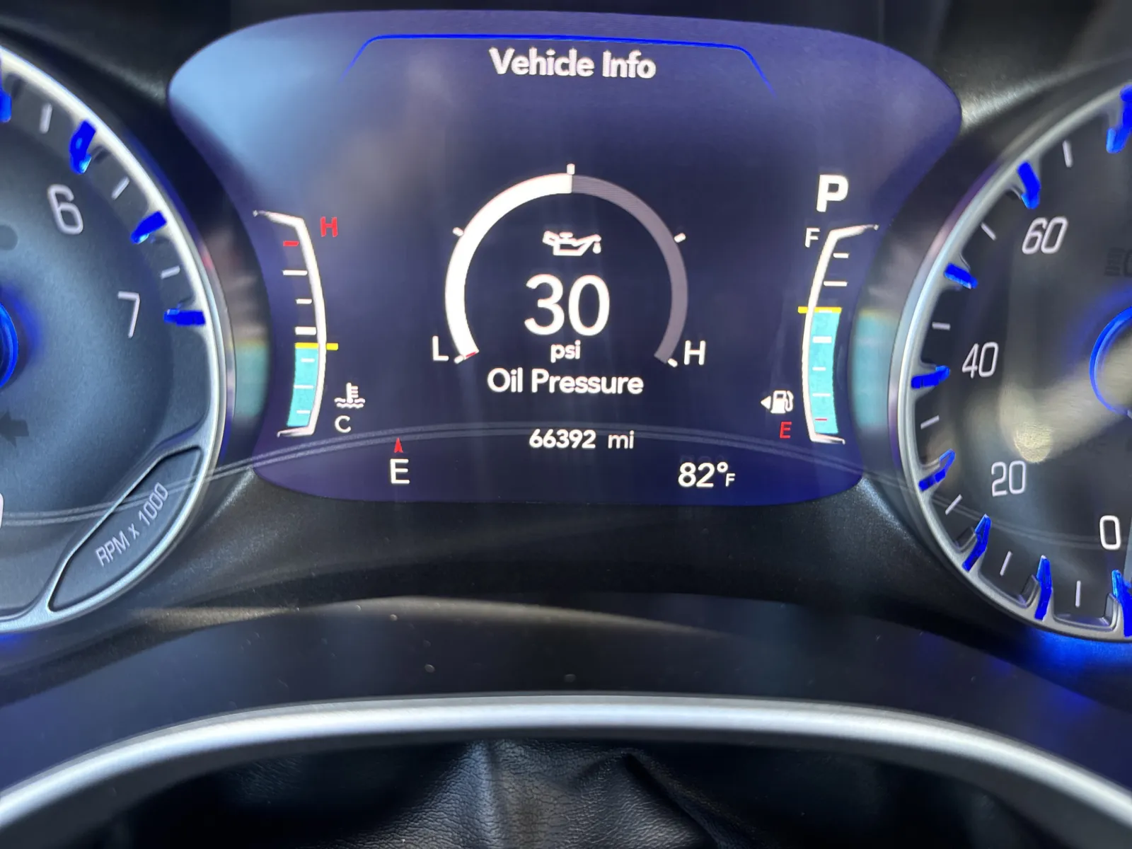 Chrysler Pacifica photo 16