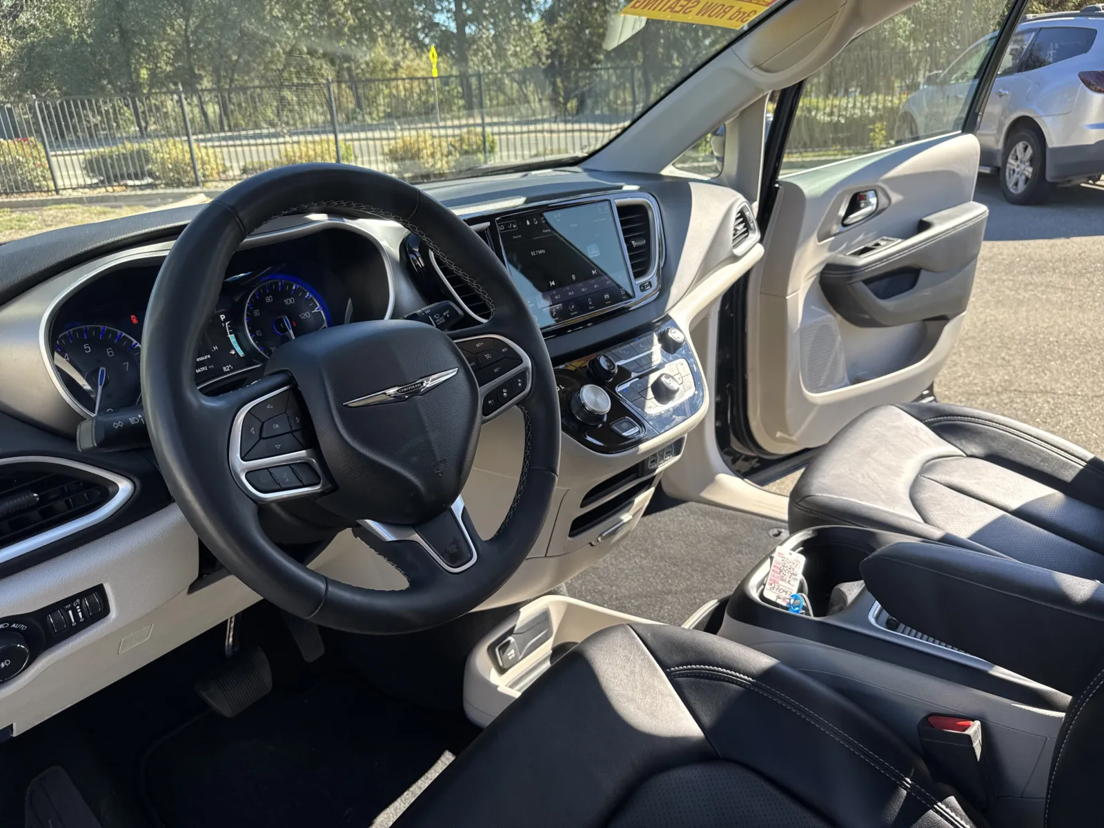 Chrysler Pacifica photo 9