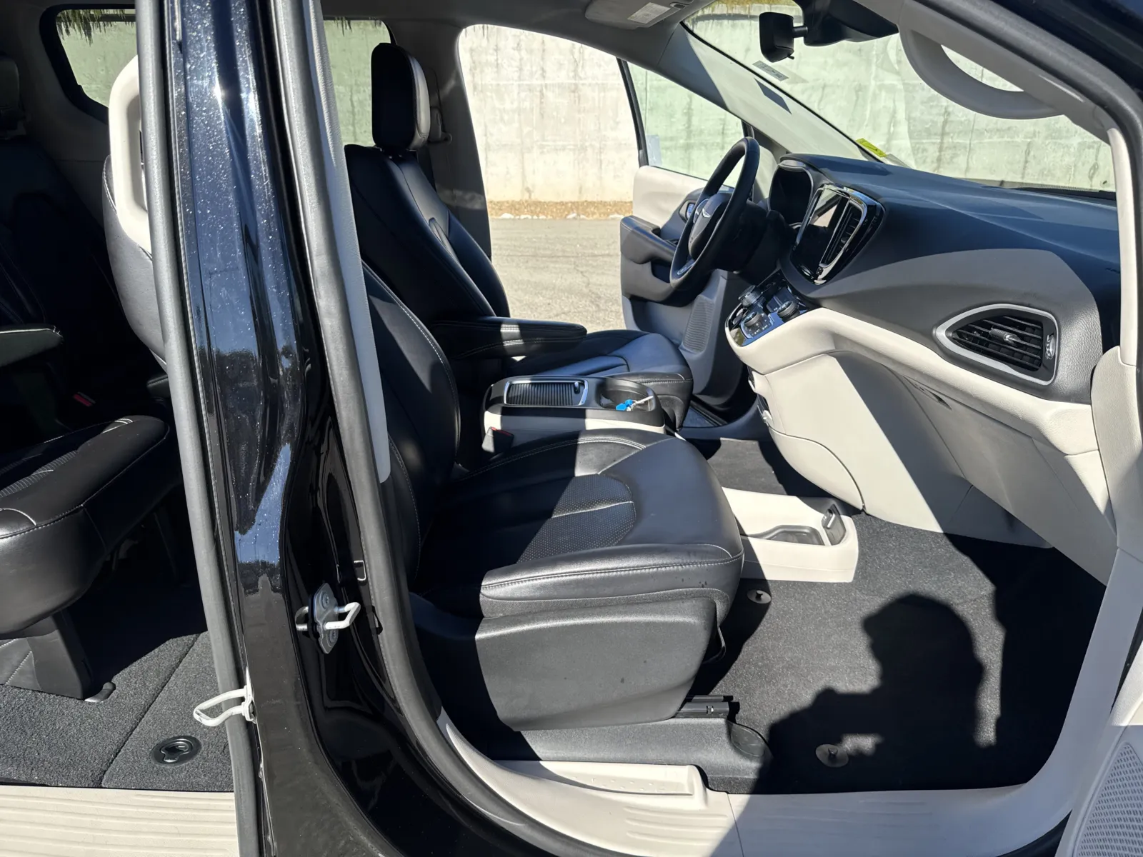 Chrysler Pacifica photo 14