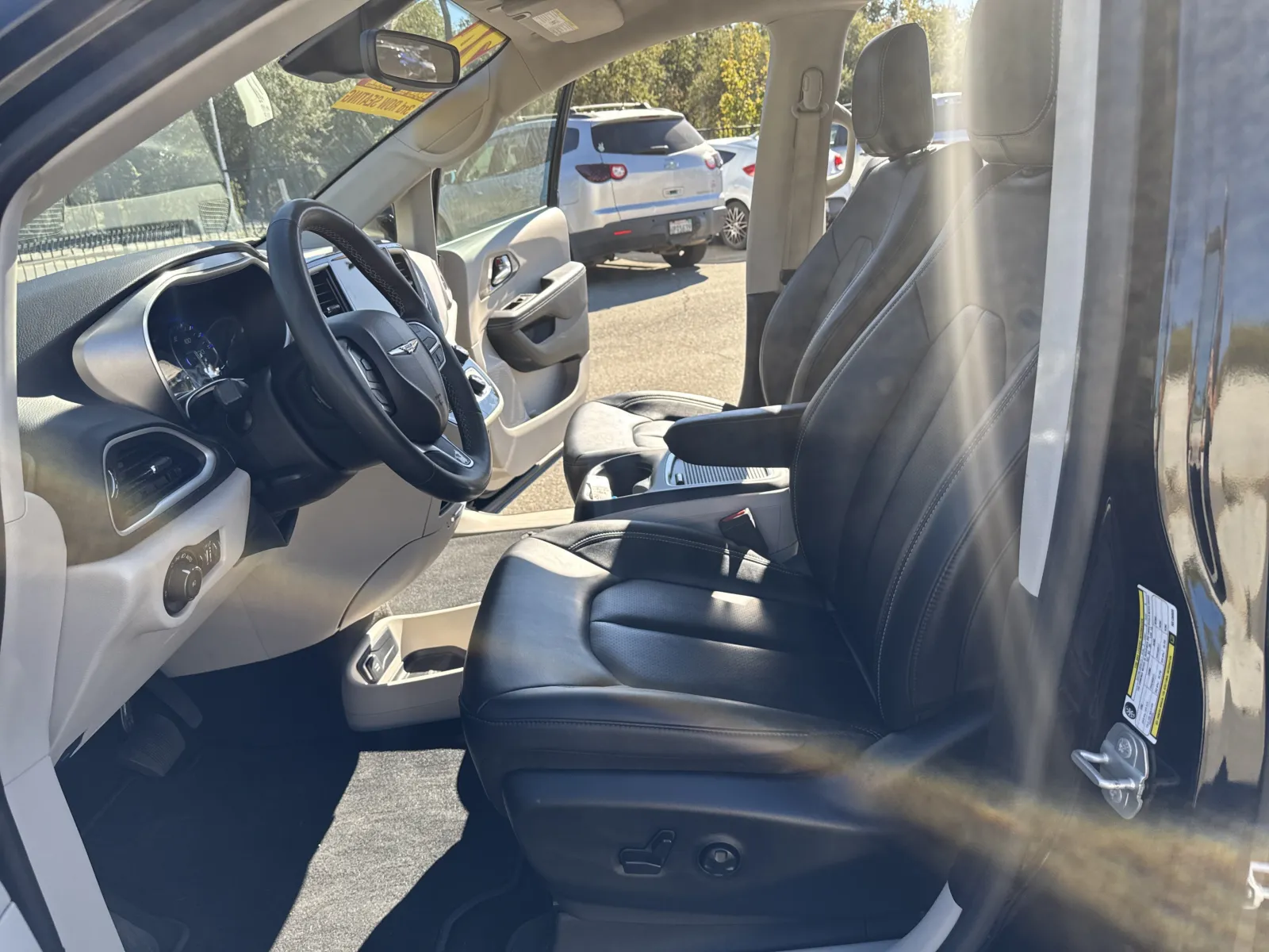 Chrysler Pacifica photo 10