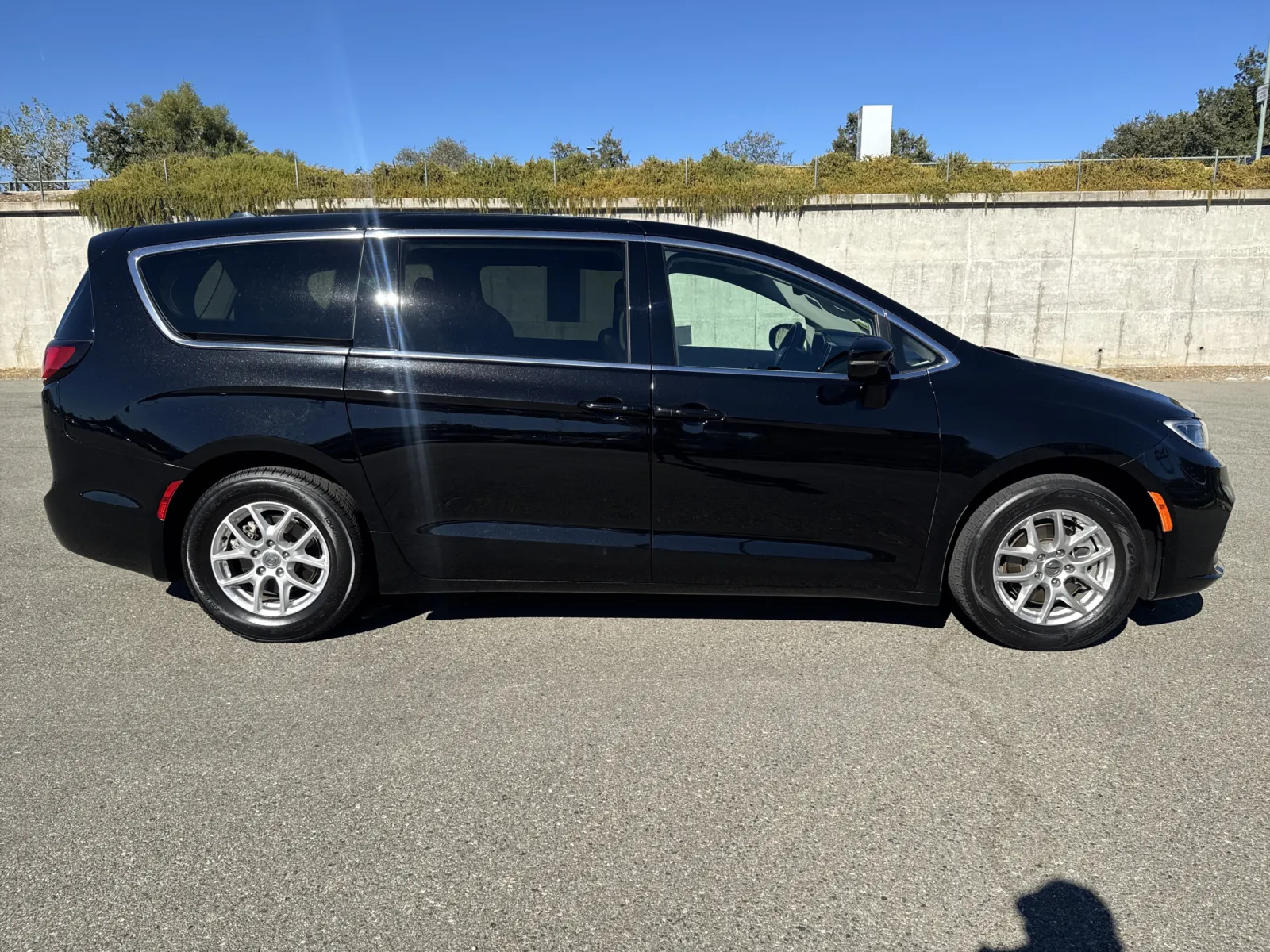 Chrysler Pacifica photo 8