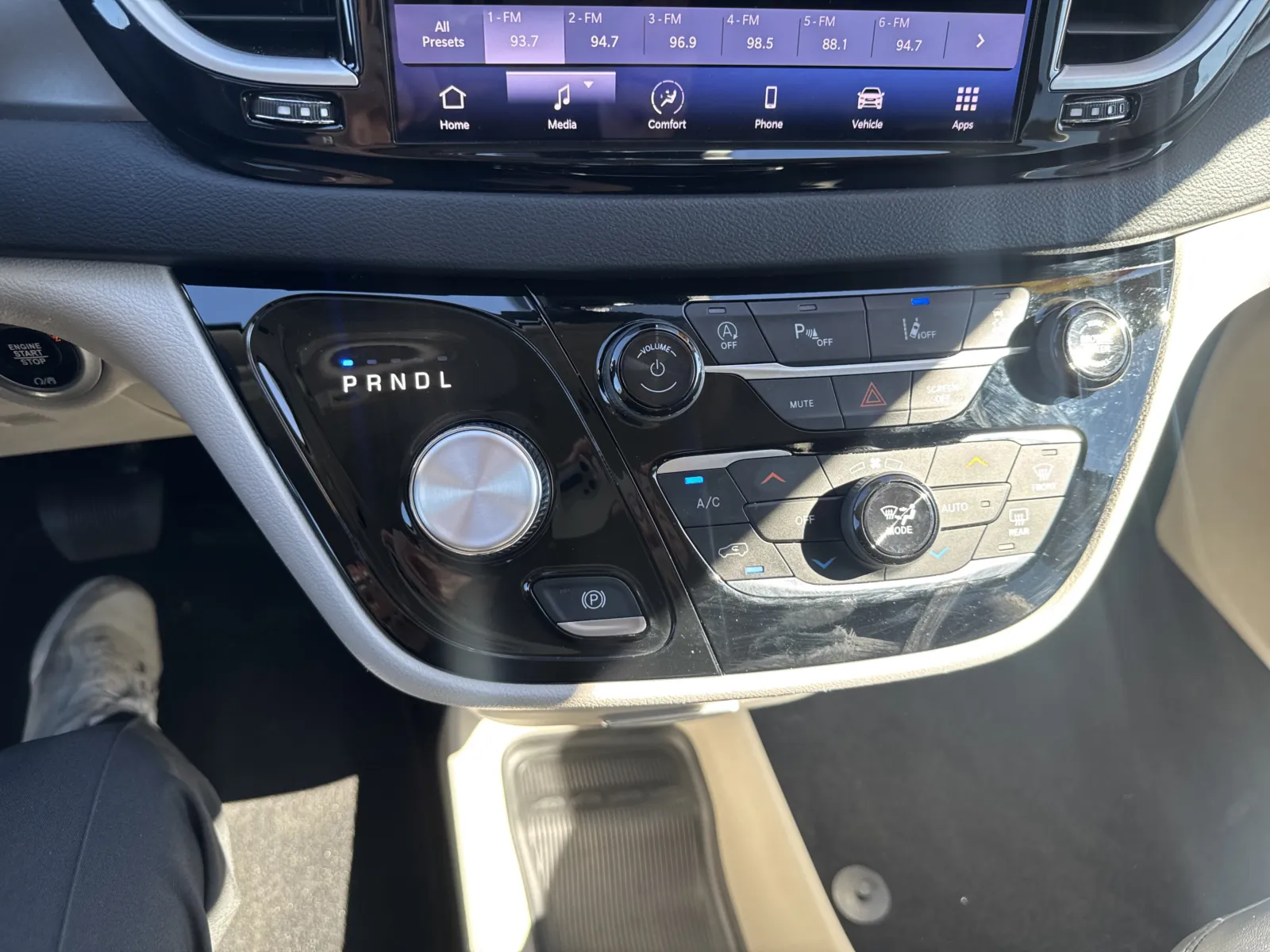 Chrysler Pacifica photo 20