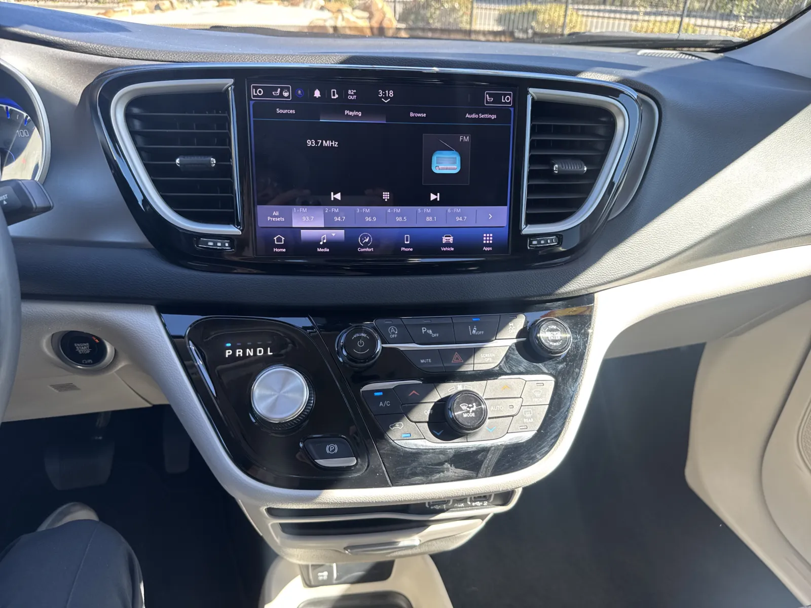 Chrysler Pacifica photo 21