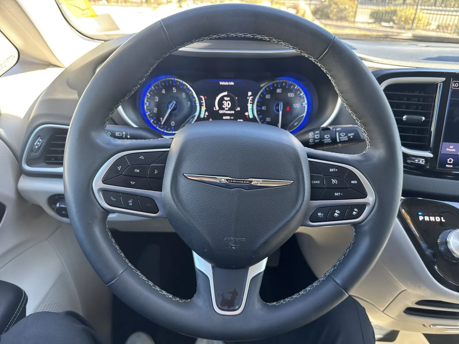 Chrysler Pacifica photo 17