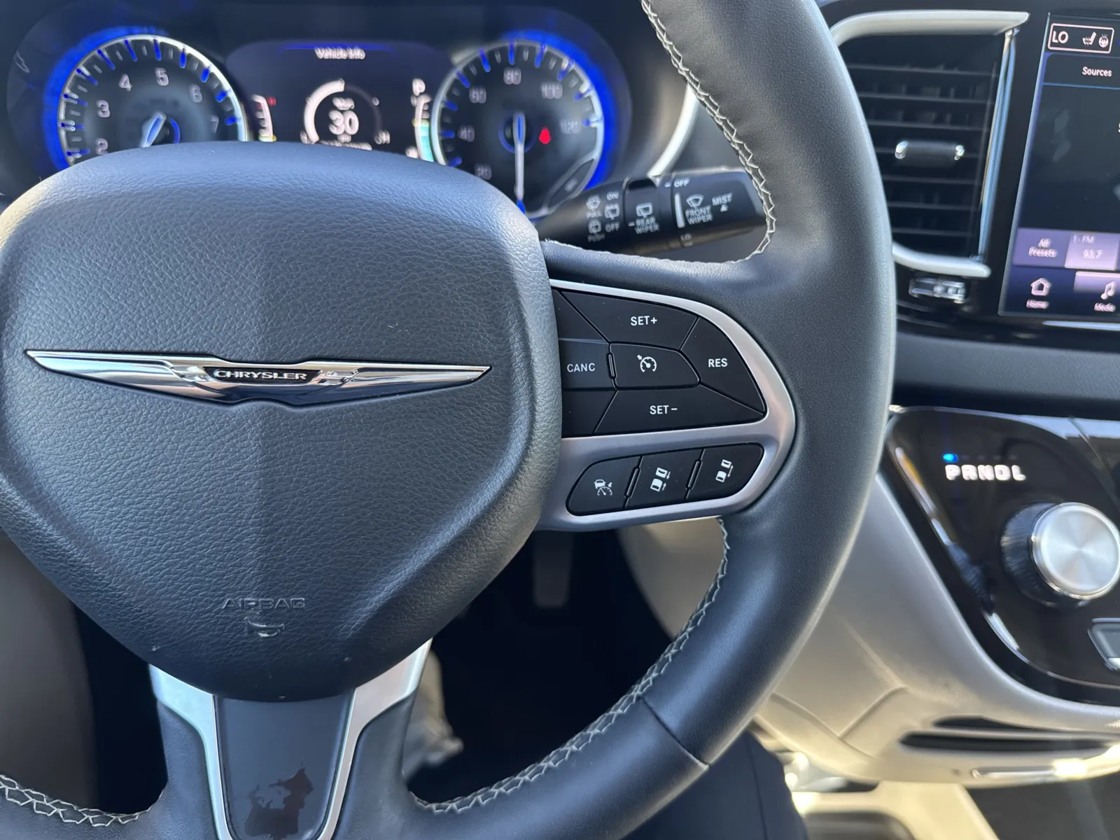 Chrysler Pacifica photo 19