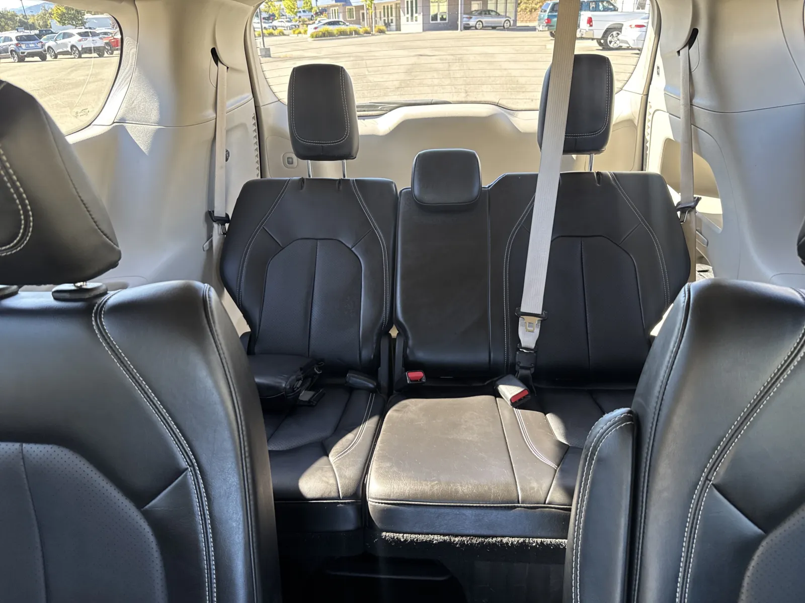 Chrysler Pacifica photo 24