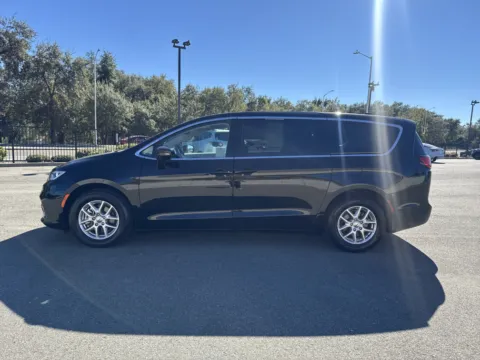 More photos of 2024 Chrysler Pacifica Touring L at Park Marina Motors, CA