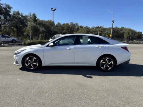 More photos of 2022 Hyundai Elantra Limited at Park Marina Motors, CA