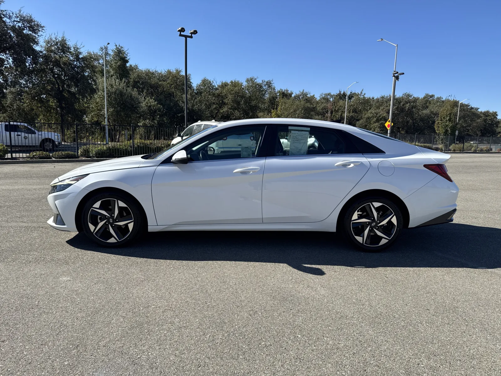 Hyundai Elantra photo 4