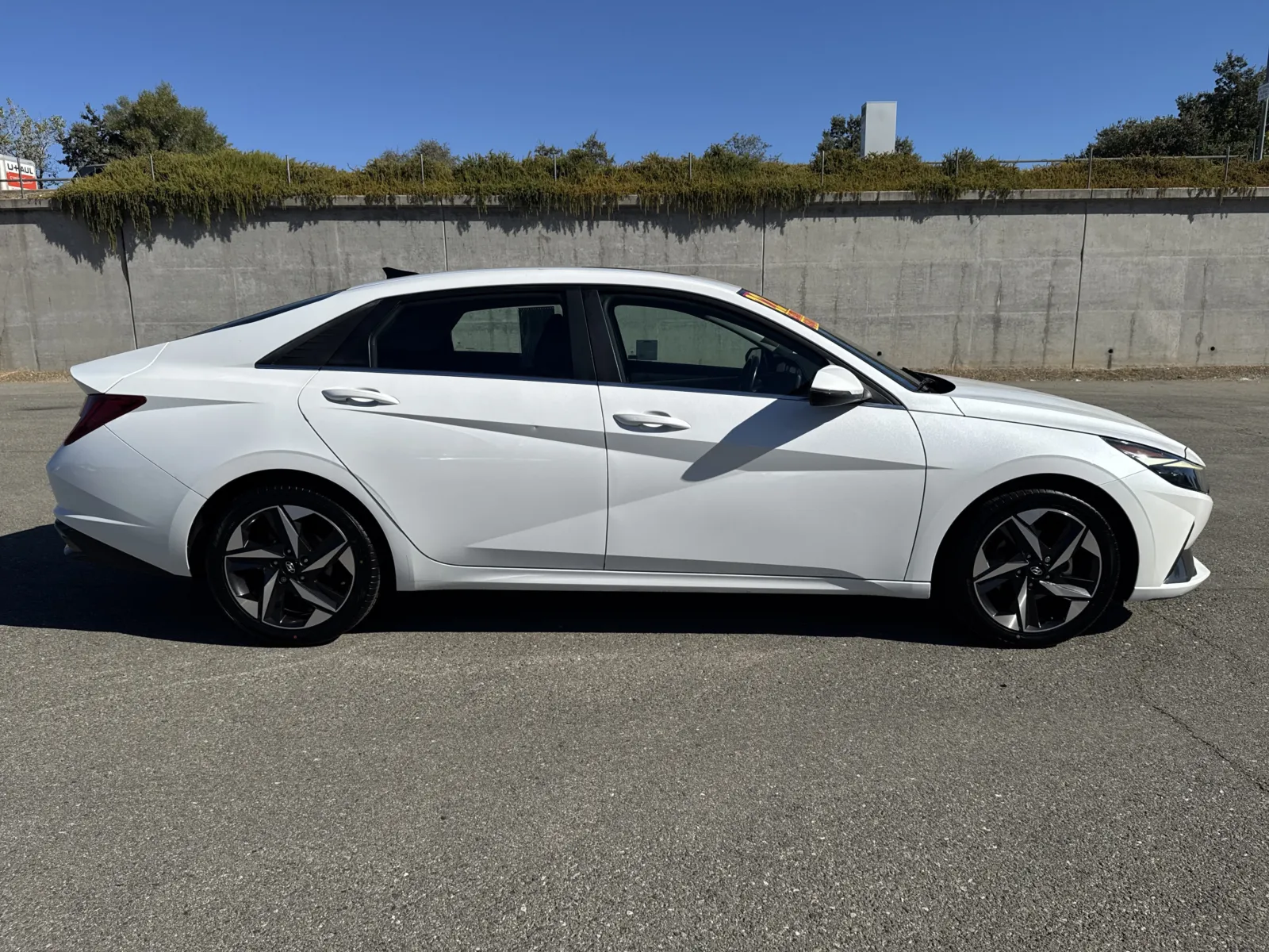 Hyundai Elantra photo 8