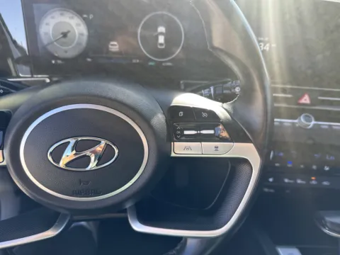 More photos of 2022 Hyundai Elantra Limited at Park Marina Motors, CA