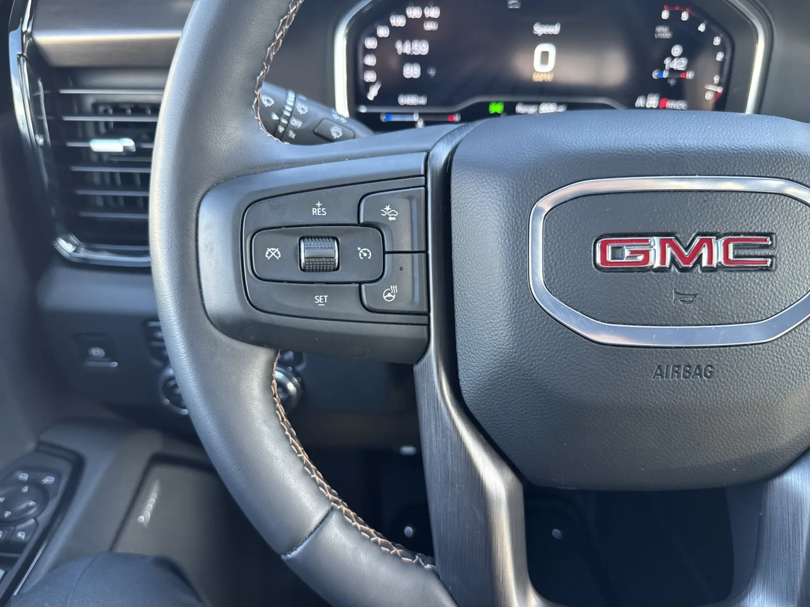 GMC Sierra photo 18