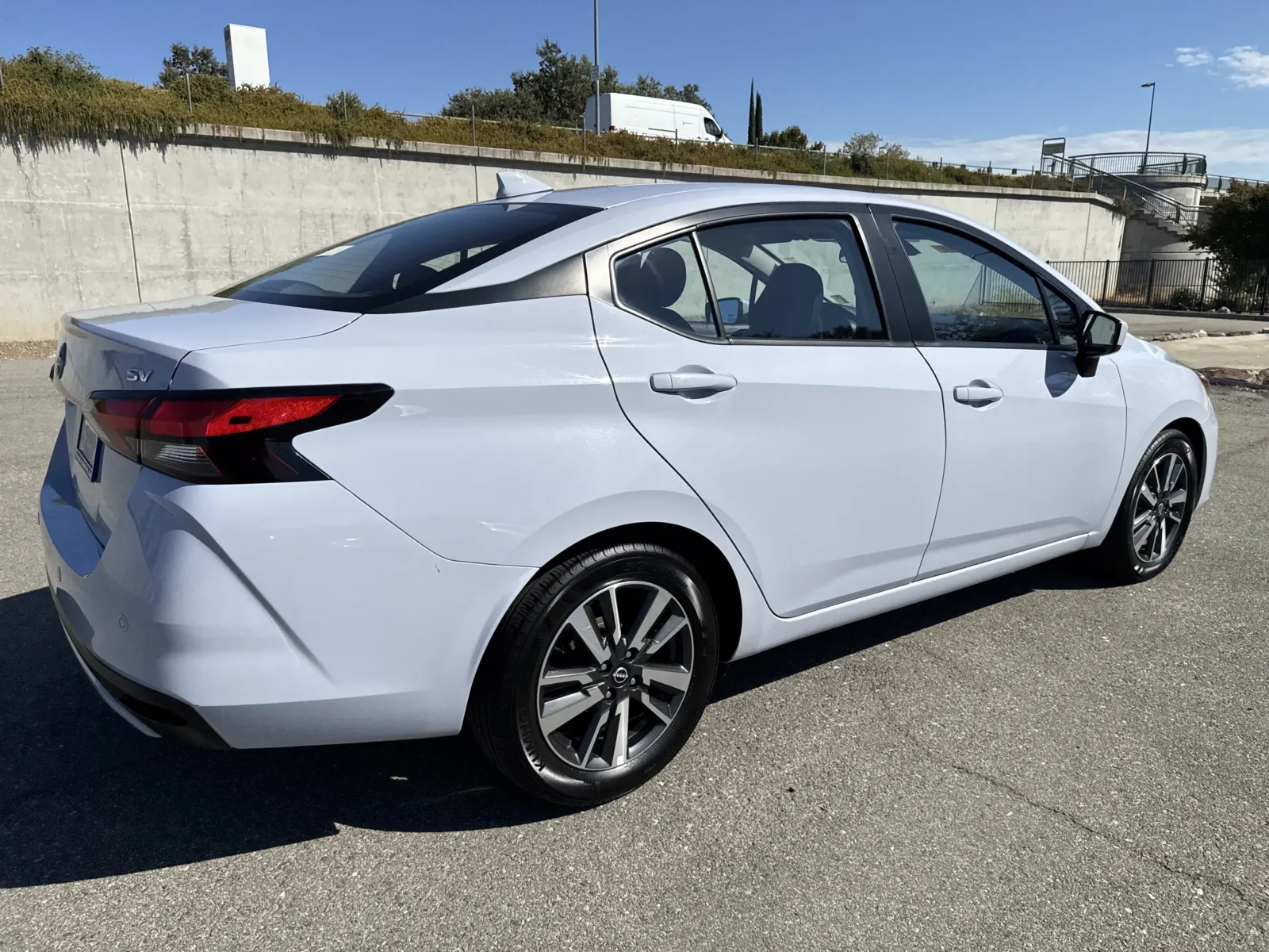 Nissan Versa photo 8
