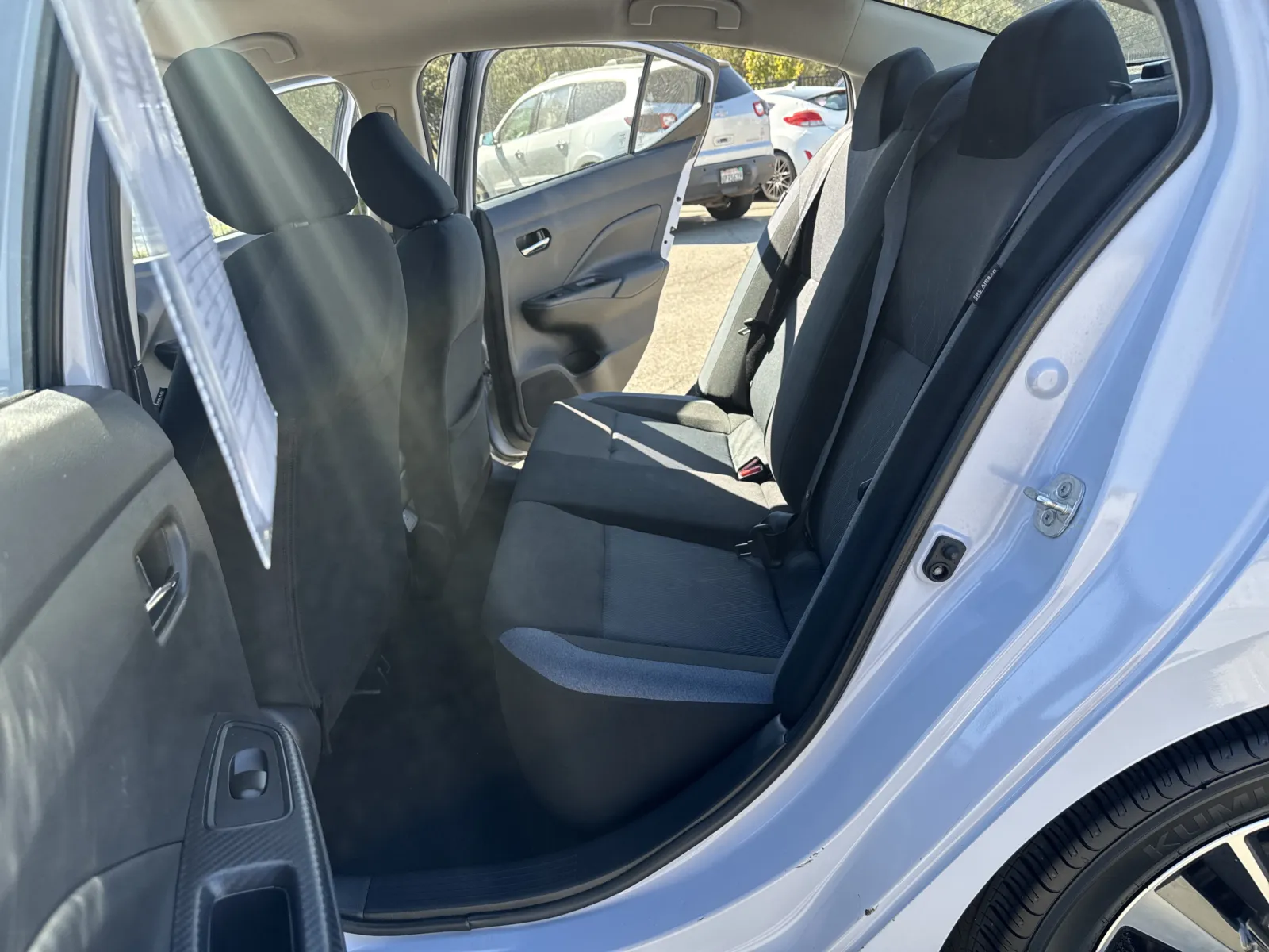 Nissan Versa photo 10