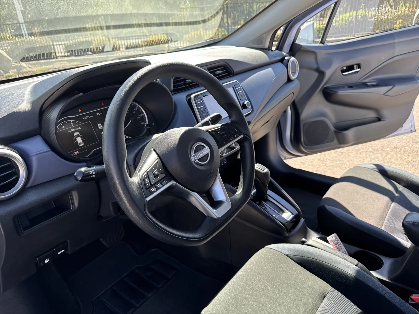 Nissan Versa photo 12