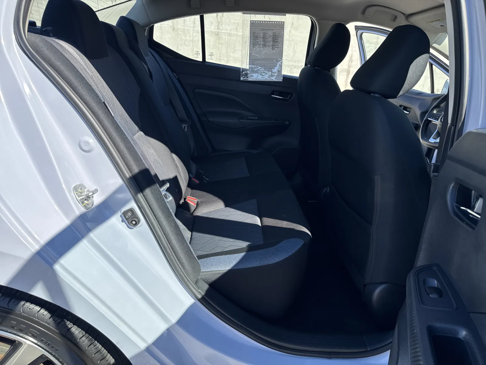Nissan Versa photo 9