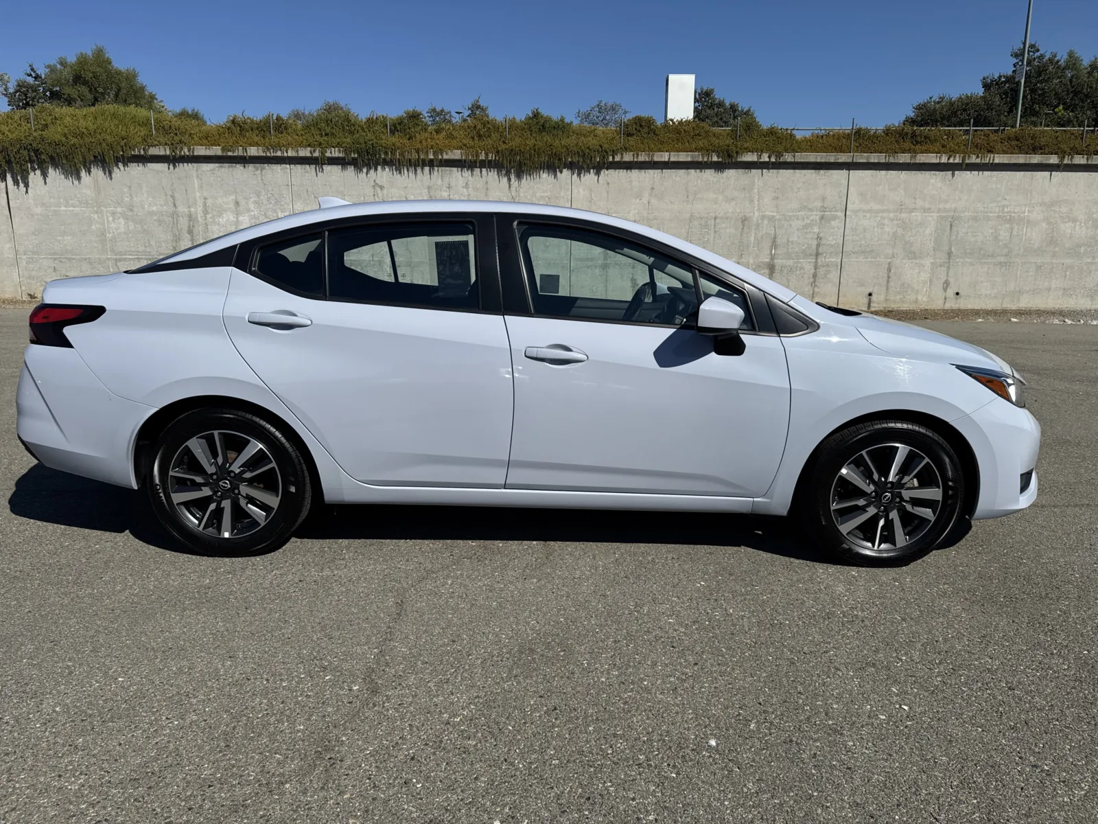 Nissan Versa photo 11