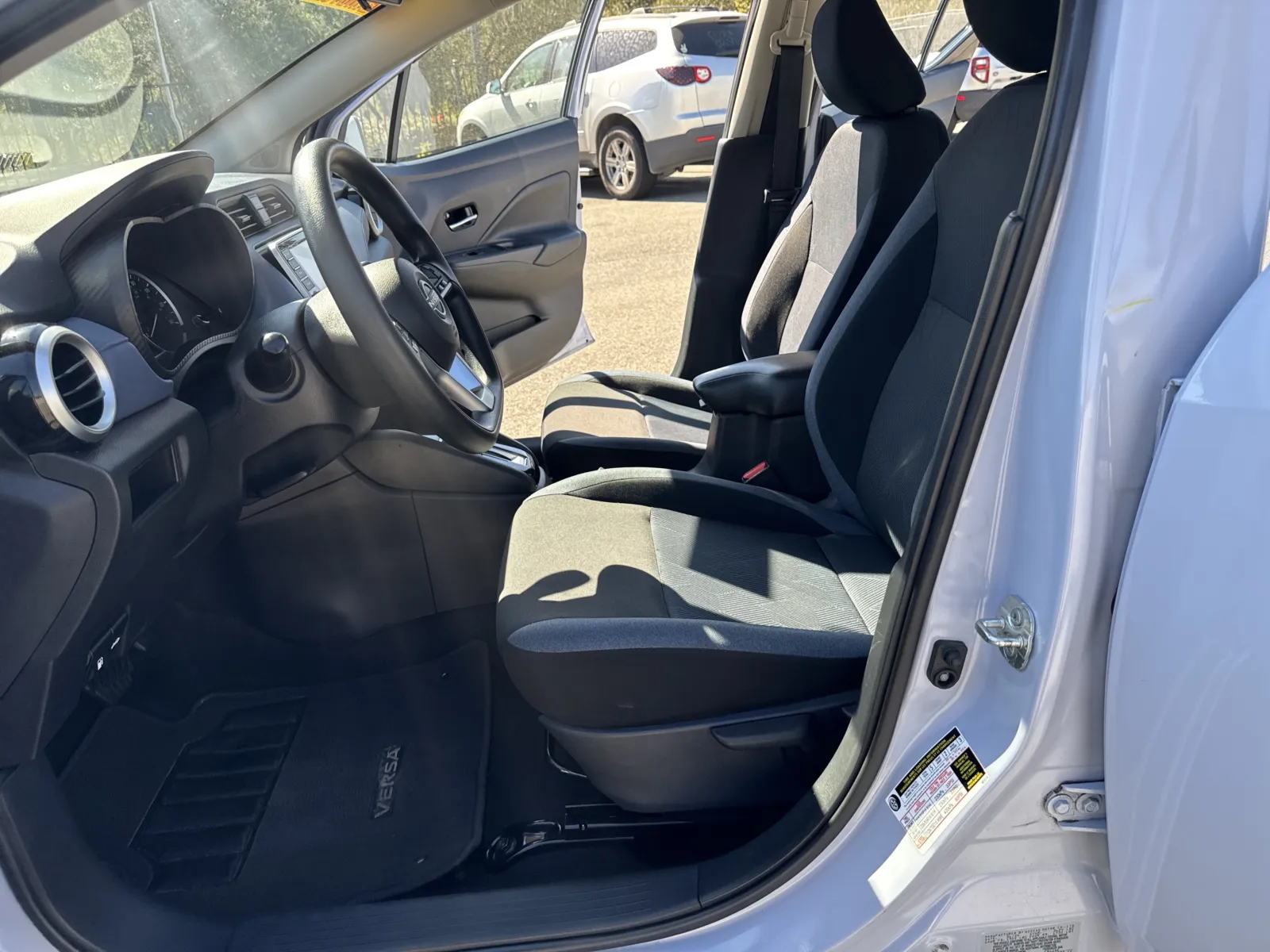 Nissan Versa photo 13