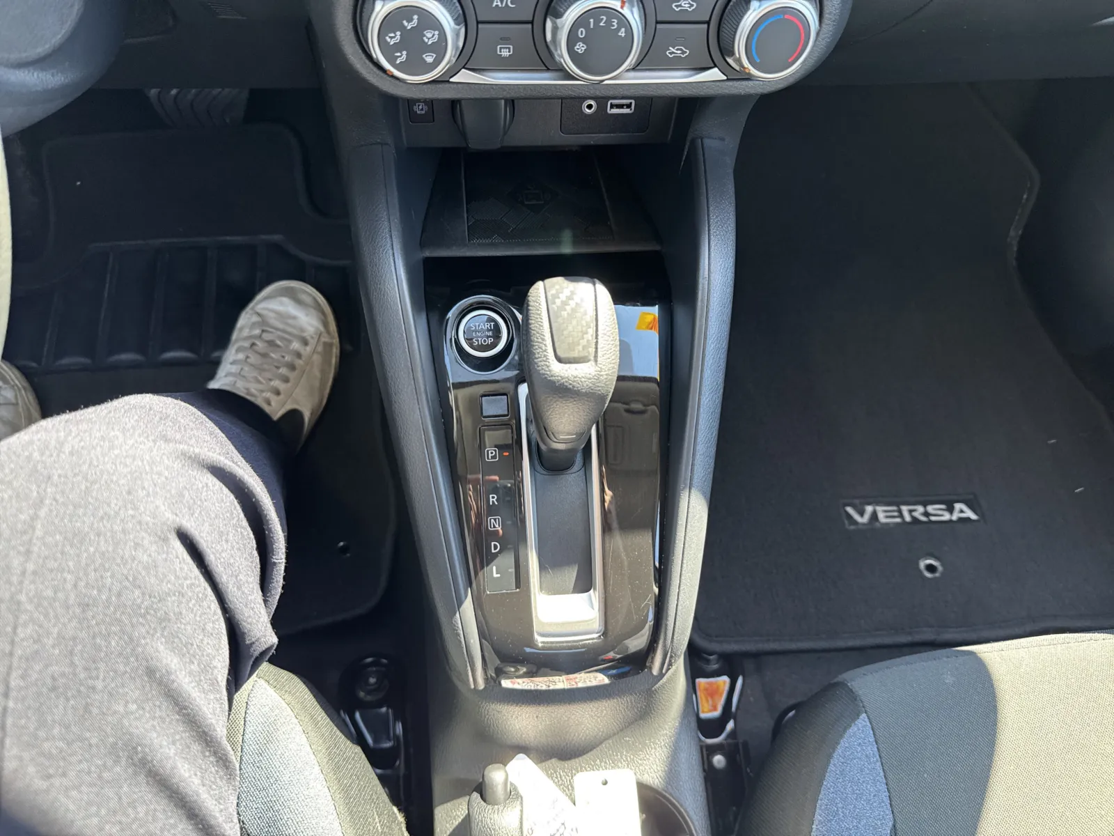 Nissan Versa photo 20