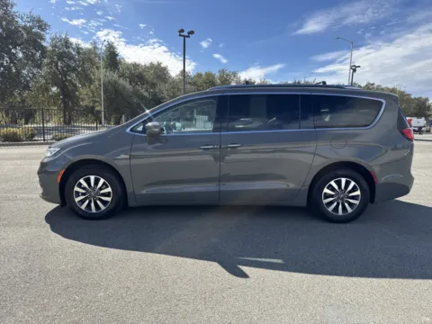 More photos of 2021 Chrysler Pacifica Touring L at Park Marina Motors, CA