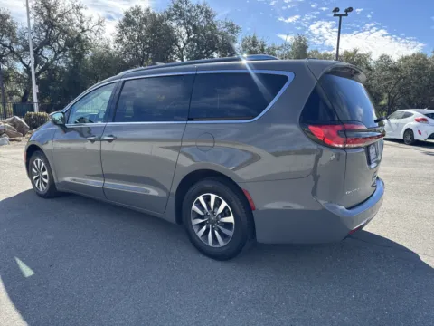 More photos of 2021 Chrysler Pacifica Touring L at Park Marina Motors, CA