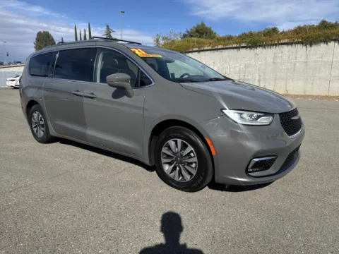 Gray 2021 Chrysler Pacifica Touring L for sale in Redding, CA
