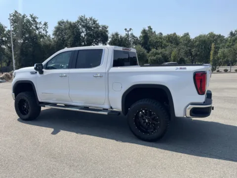More photos of 2021 GMC Sierra 1500 SLT at Park Marina Motors, CA