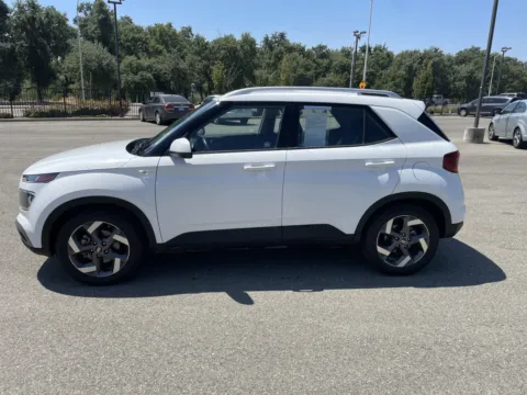 More photos of 2021 Hyundai Venue SEL at Park Marina Motors, CA