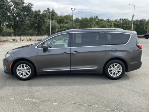 More photos of 2020 Chrysler Pacifica Touring L at Park Marina Motors, CA