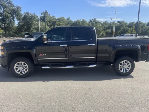 More photos of 2019 Chevrolet Silverado 3500HD LTZ at Park Marina Motors, CA